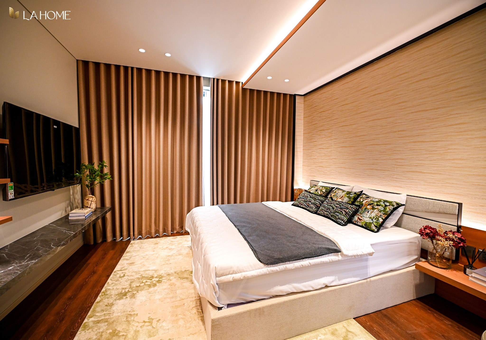 nhà mẫu biệt thự ven kênh Khu đô thị sinh thái LA Home Bến Lức Long An