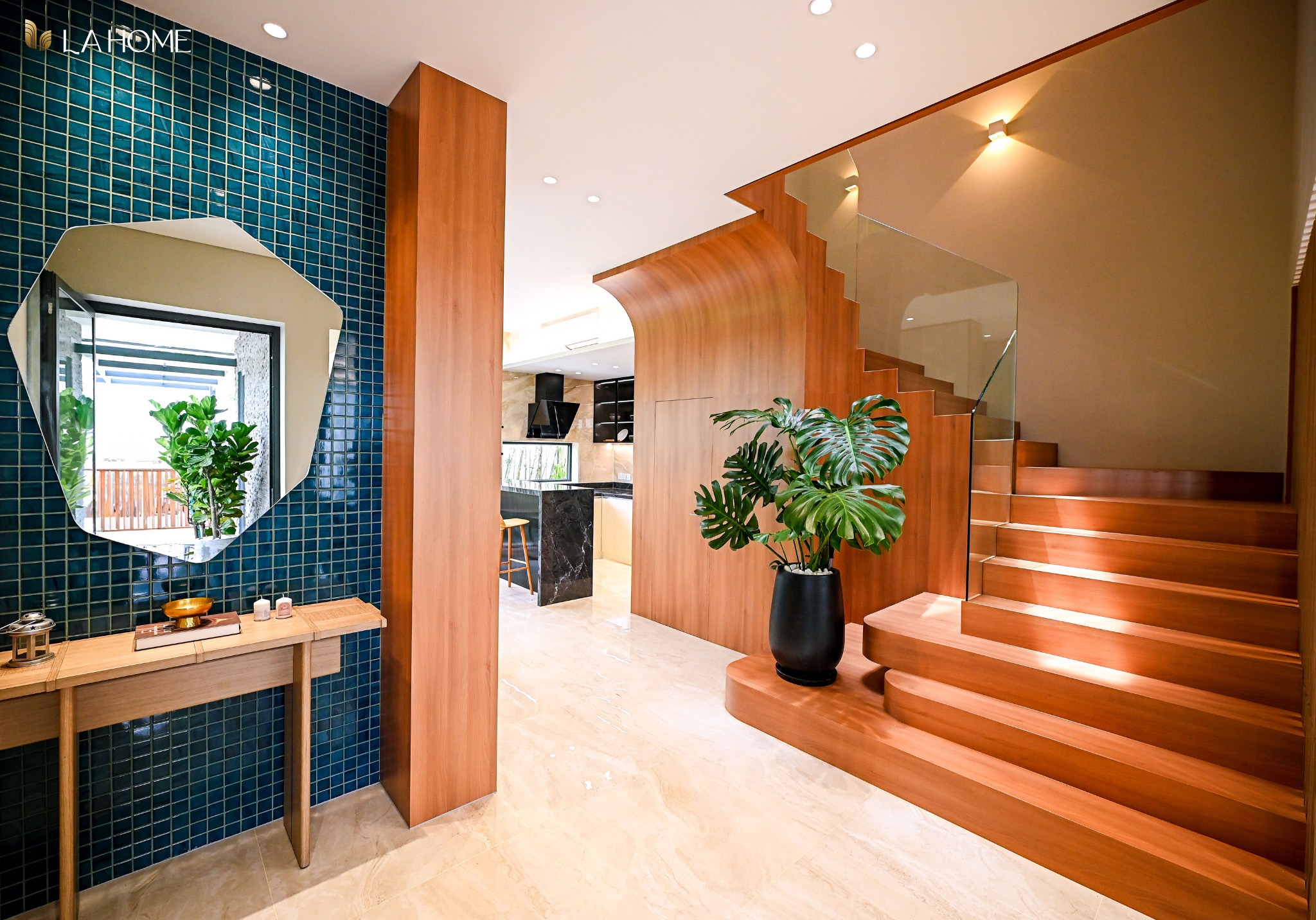 nhà mẫu biệt thự ven kênh Khu đô thị sinh thái LA Home Bến Lức Long An