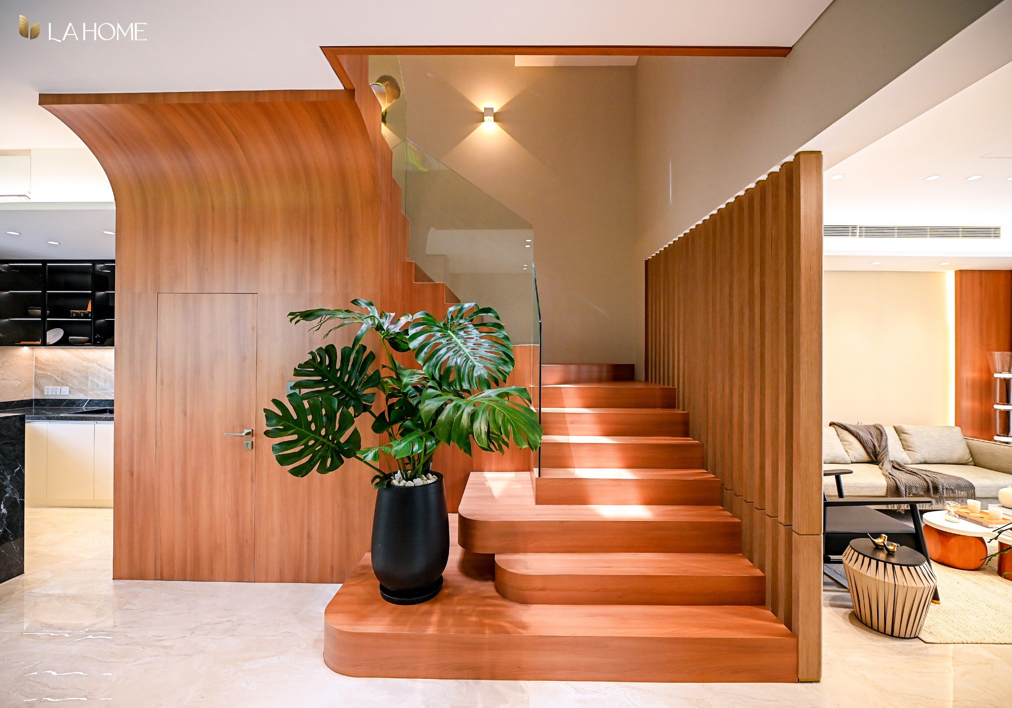 nhà mẫu biệt thự ven kênh Khu đô thị sinh thái LA Home Bến Lức Long An