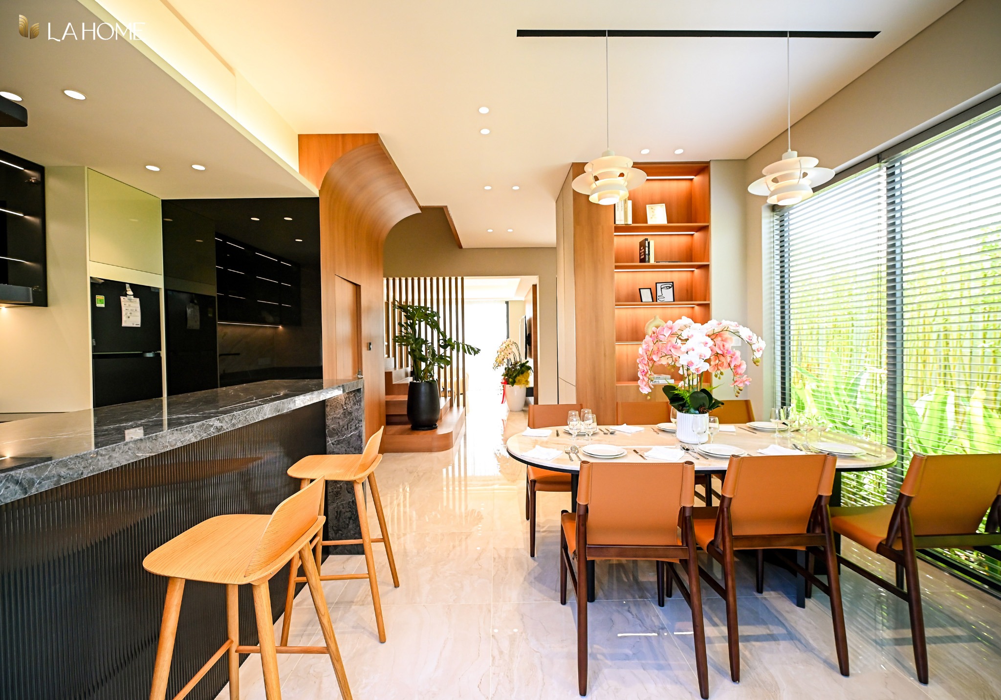 nhà mẫu biệt thự ven kênh Khu đô thị sinh thái LA Home Bến Lức Long An