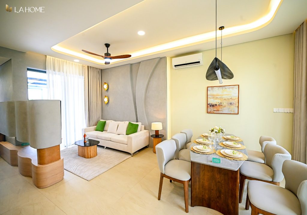 Phòng khách và bàn ăn nhà mẫu nhà phố liền kề 6x15m tại LA Home Long An