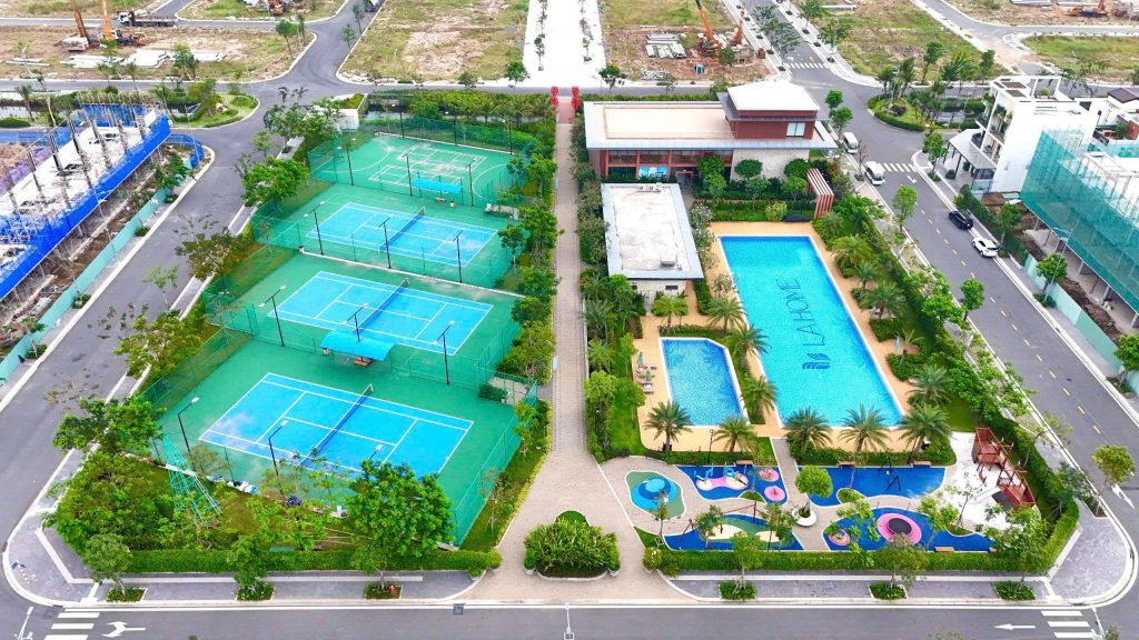 Tiện ích nội khu LA Home Bến Lức – hồ bơi, sân thể thao